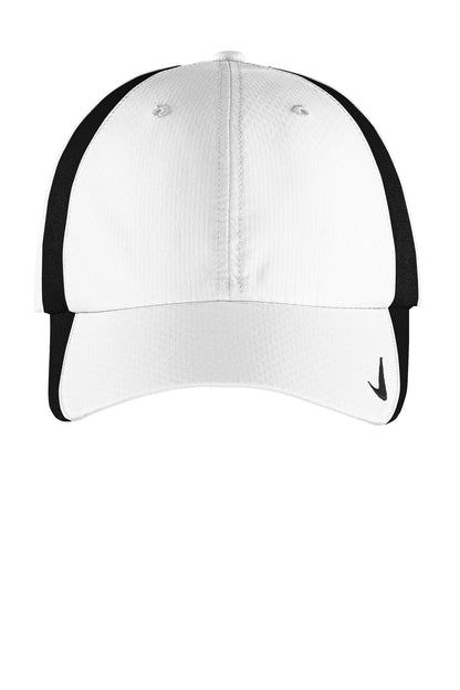 Front View of White/Blk Nike Sphere Performance Cap NKFD9709 plain