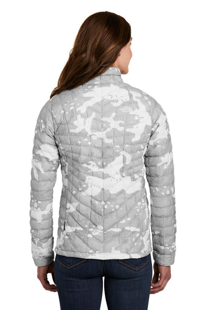 TNF White WChp The North Face Women's ThermoBall Trekker Jacket. NF0A3LHK plain